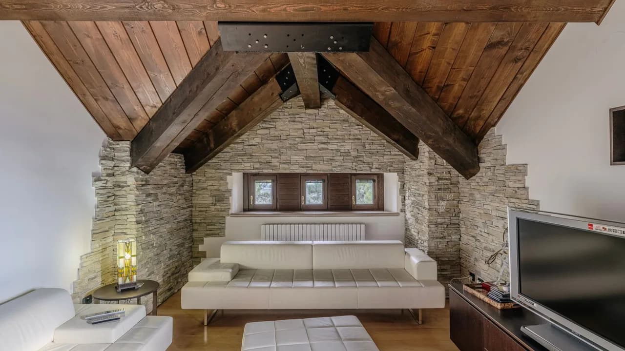 Luxury Villa With Artistic Flair photo 3