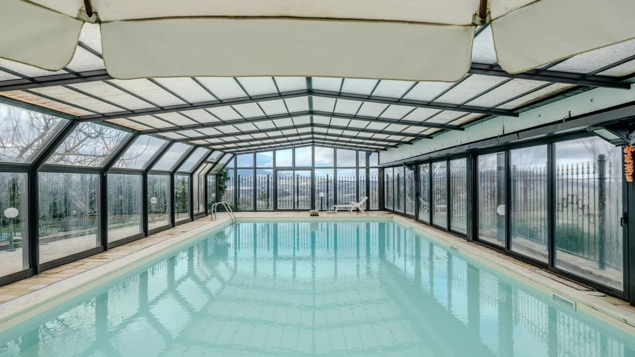 Luxury Villa With Artistic Flair photo 4