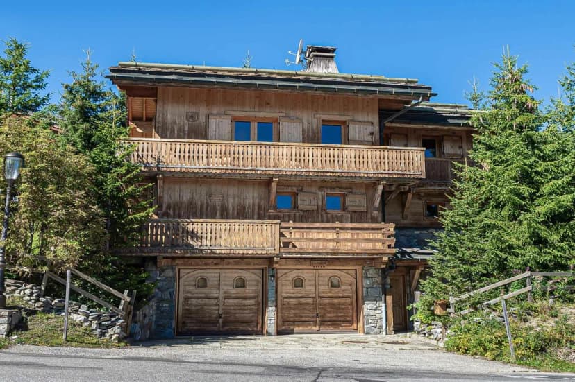 Spacious Chalet With Jacuzzi and Sauna