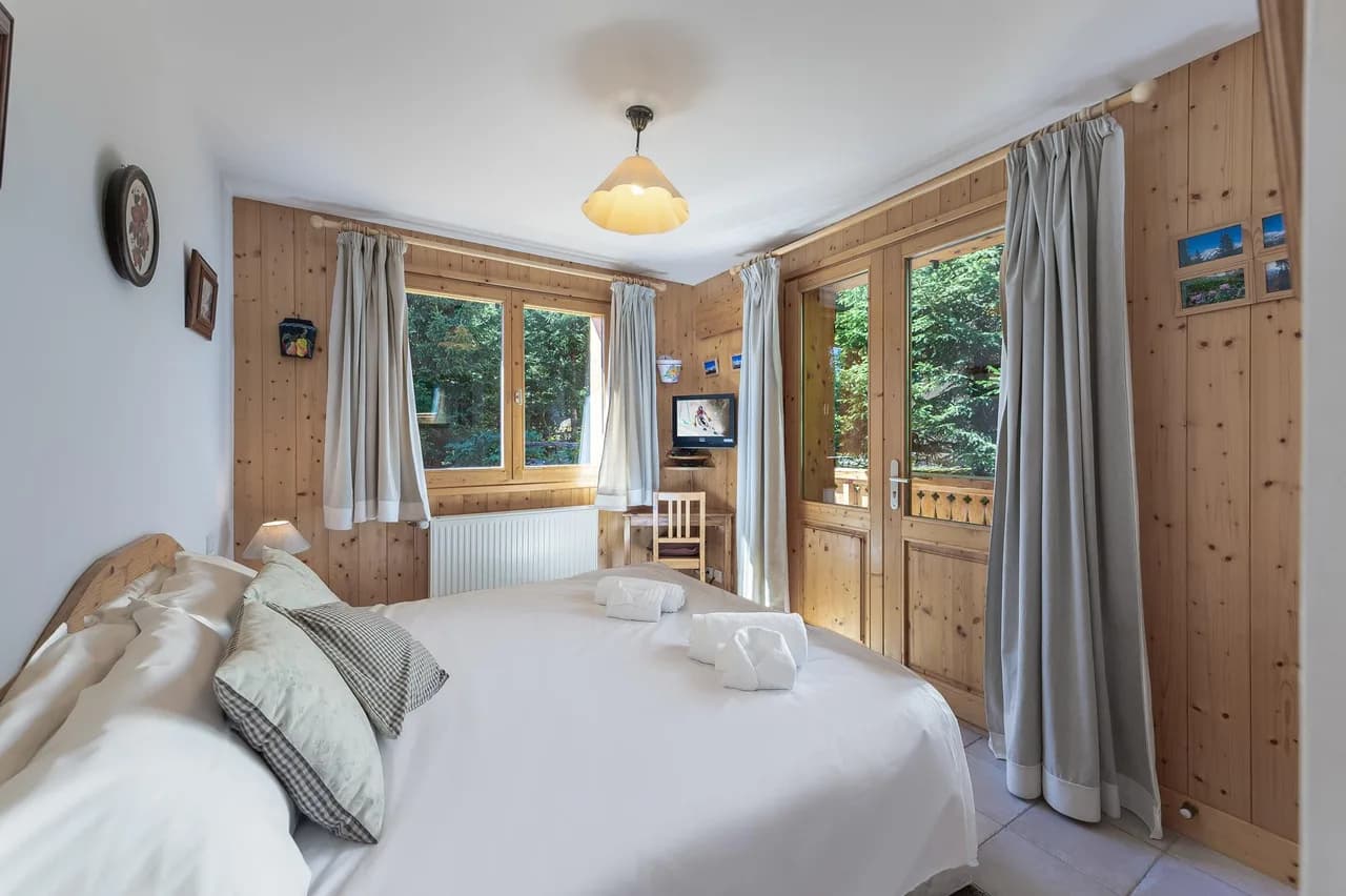 Spacious Chalet With Jacuzzi and Sauna photo 3