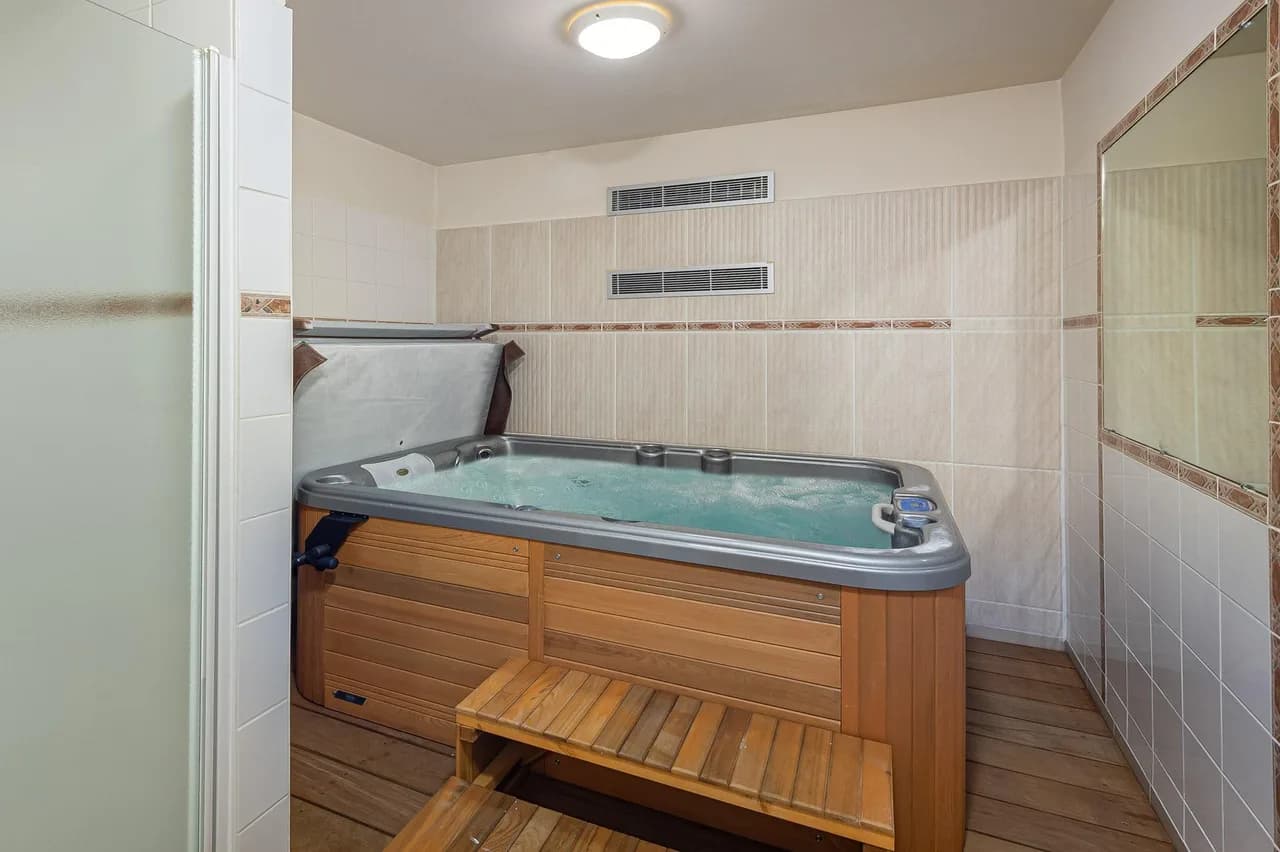 Spacious Chalet With Jacuzzi and Sauna photo 5