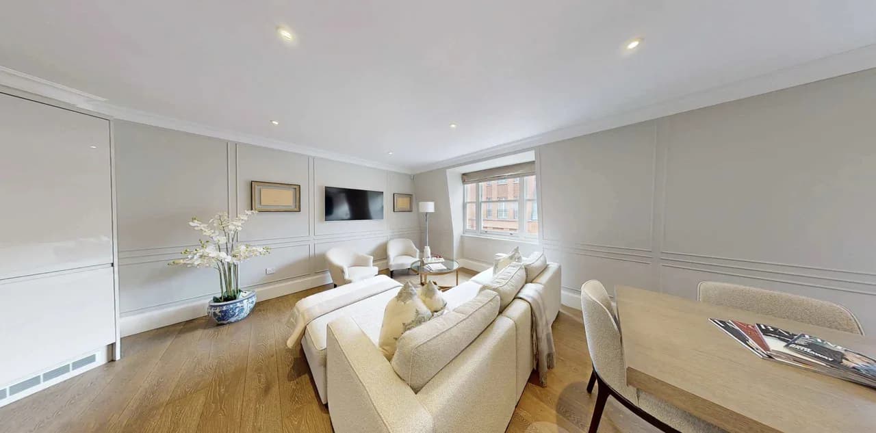 Stylish City Getaway in London photo 4