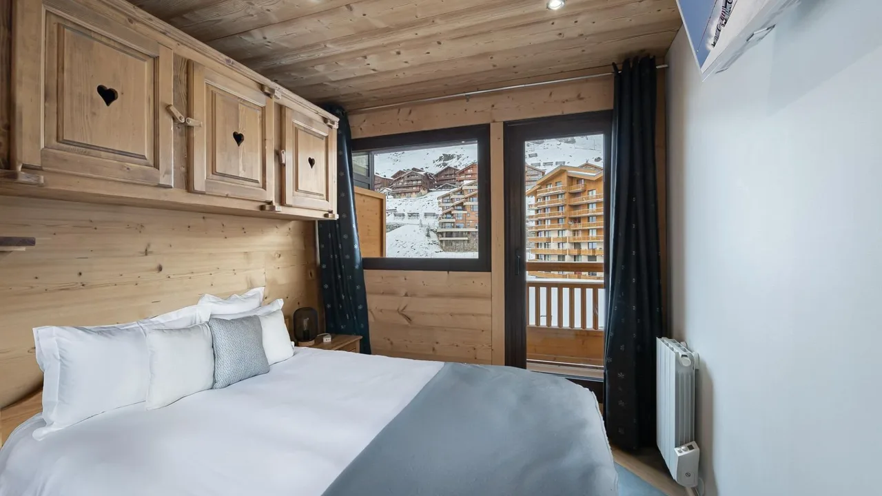 Upscale Ski Resort Mountain Escape photo 3
