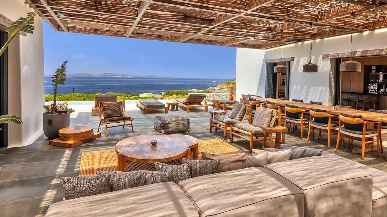 Elegant Seafront Villa With Infinity Pool photo 4