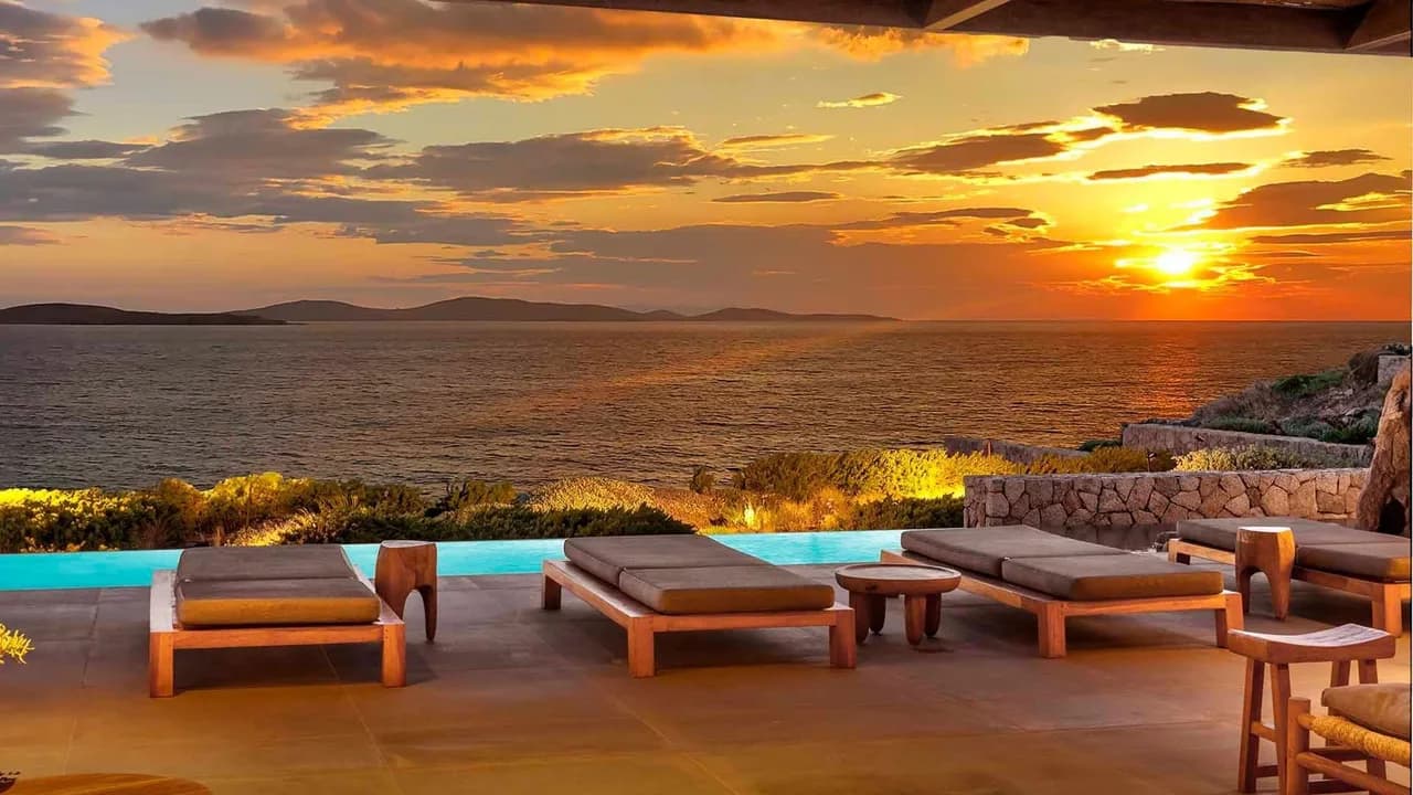 Elegant Seafront Villa With Infinity Pool photo 5