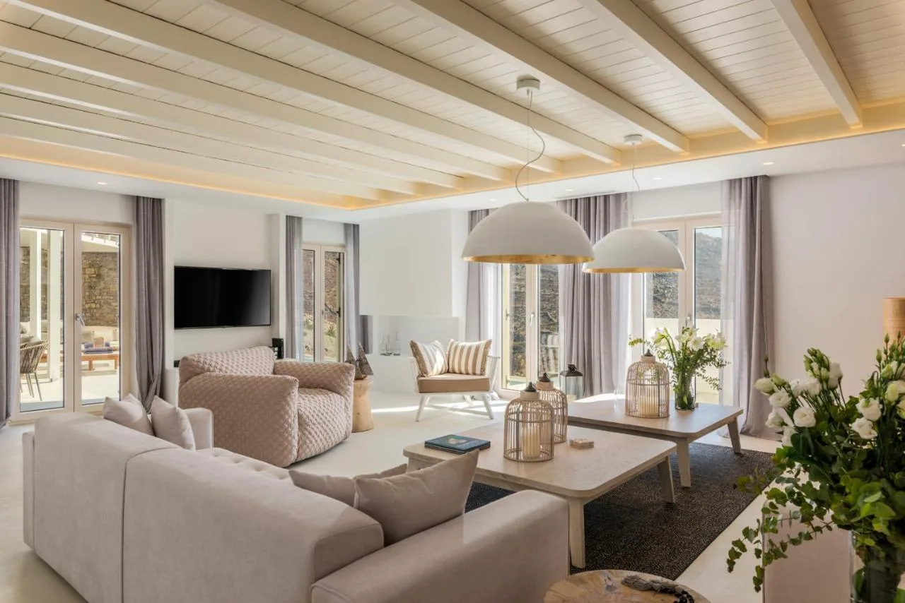 Elegant Seaside Villa With Private Pool photo 2