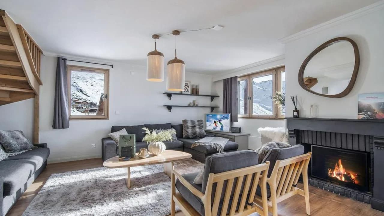 Elegant Alpine Getaway With Parking photo 2