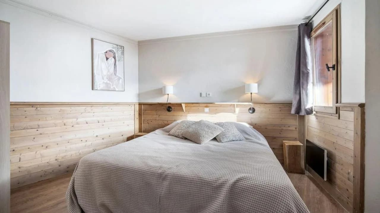 Elegant Alpine Getaway With Parking photo 3