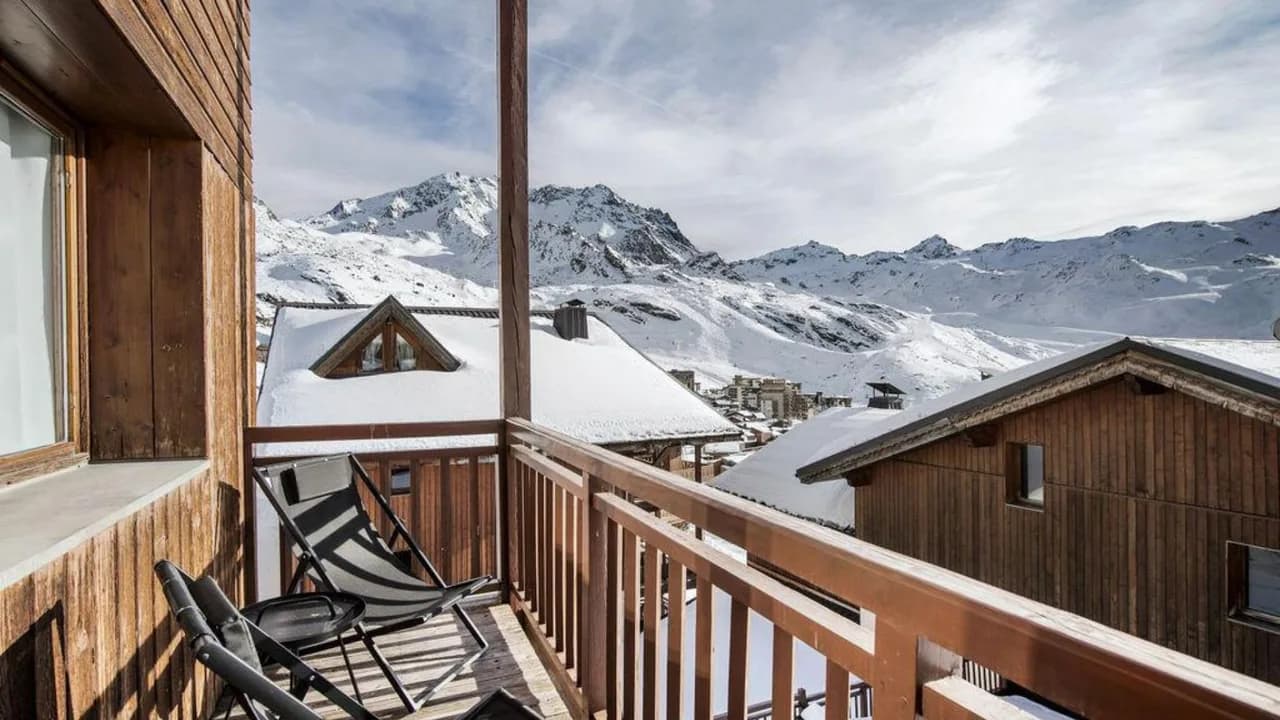 Elegant Alpine Getaway With Parking photo 4
