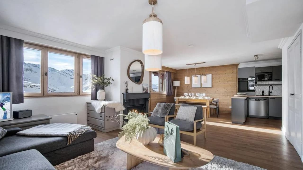 Elegant Alpine Getaway With Parking photo 5
