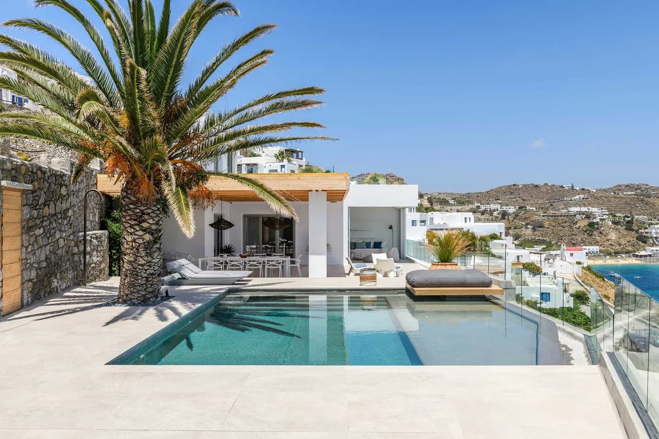 Stunning Psarou Bay Infinity Pool Villa