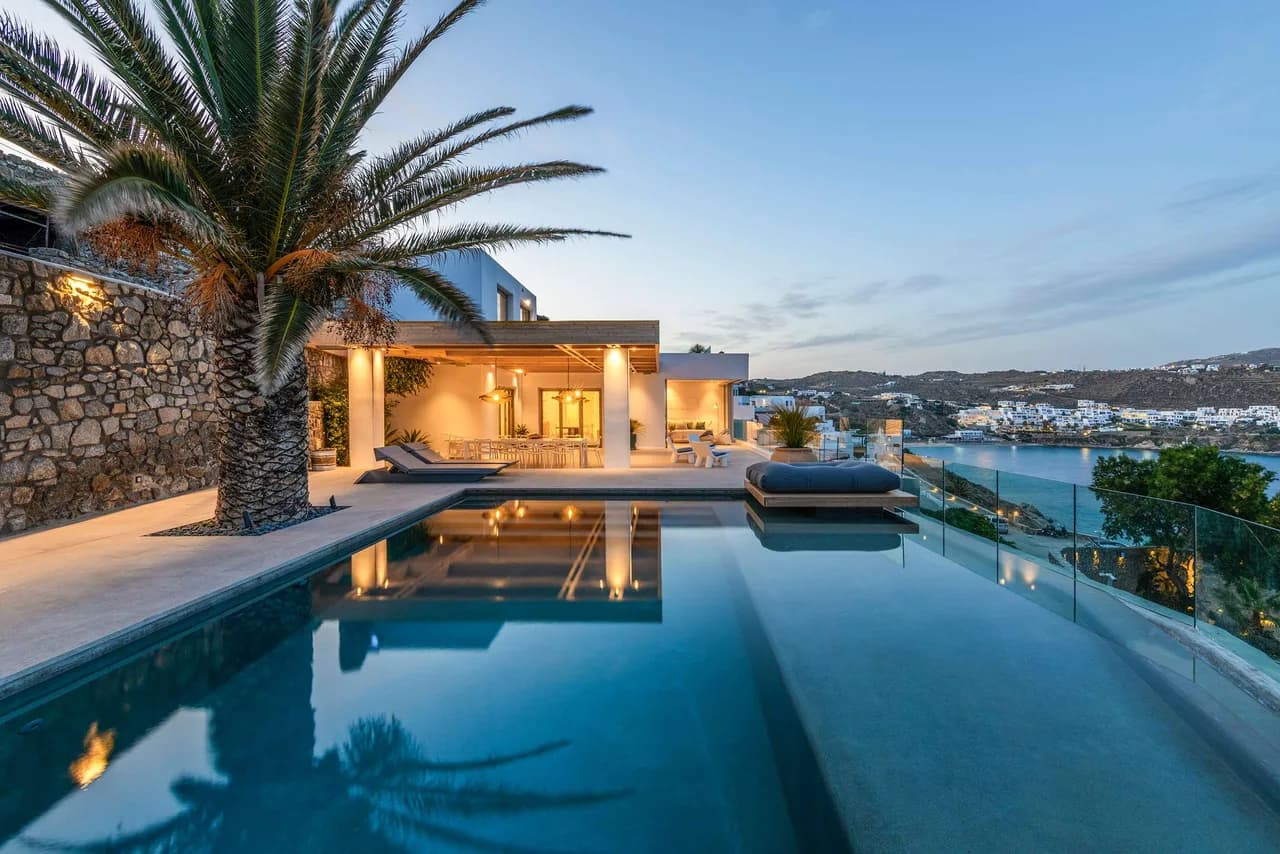 Stunning Psarou Bay Infinity Pool Villa photo 4