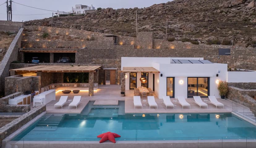 Scenic Villa With Heated Pool & Sea Views