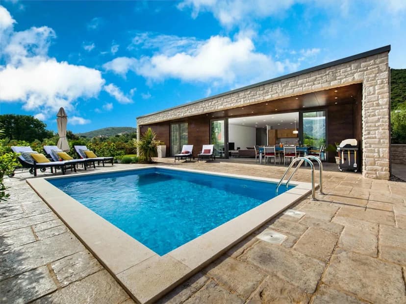 Modern Seaside Villa With Private Pool