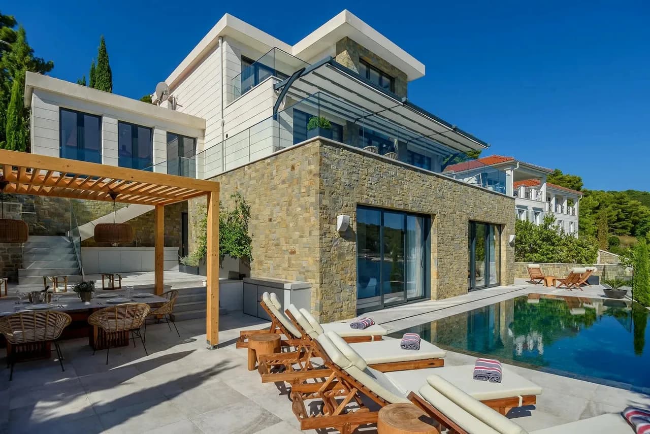 Luxurious Escape With Gym and Sauna