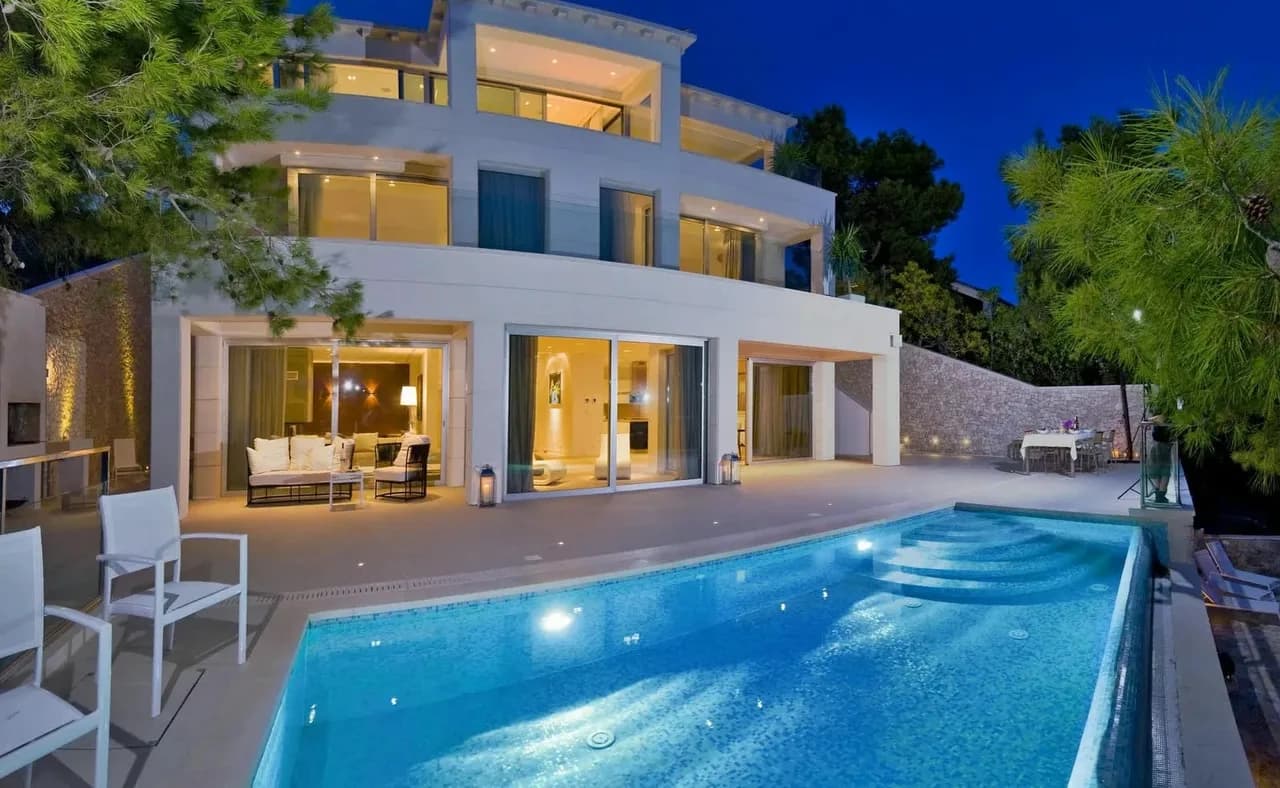Modern Villa Steps From the Beach
