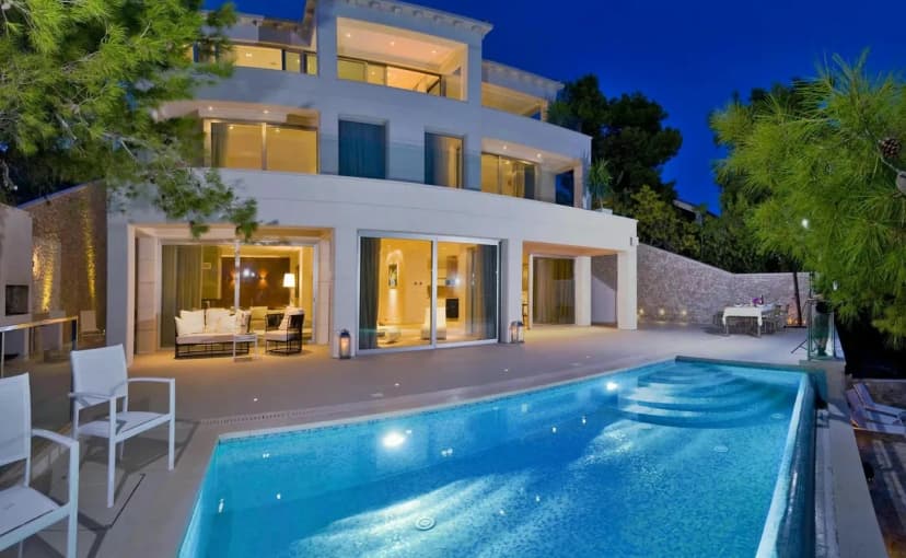 Modern Villa Steps From the Beach