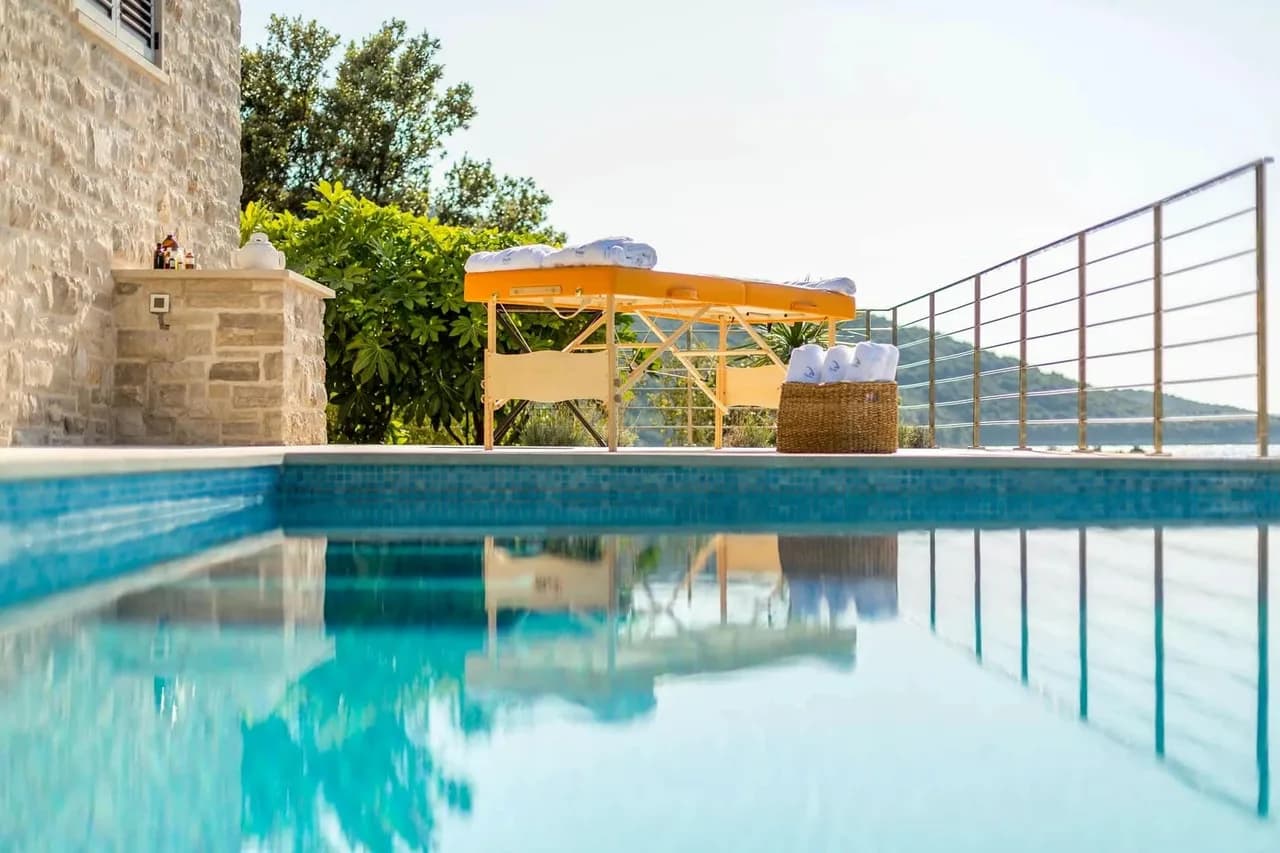 Spacious Villa With Heated Infinity Pool photo 5
