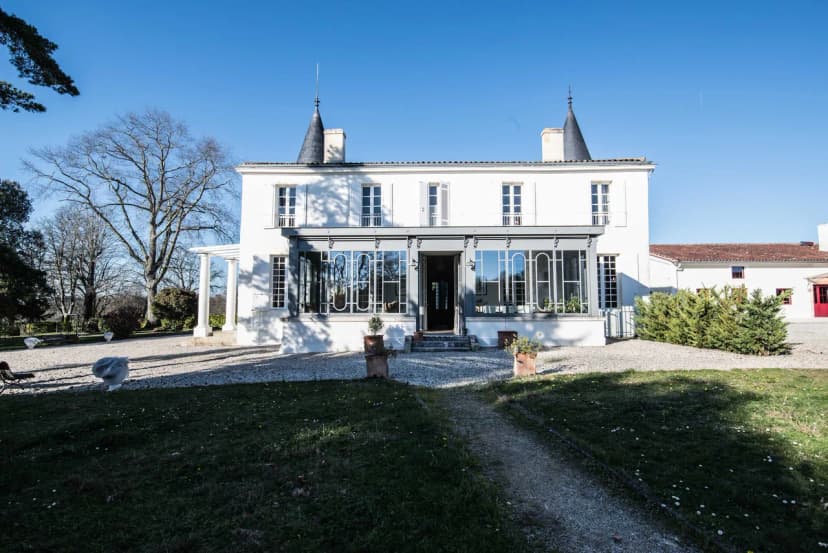 Authentic Bordeaux Vineyard Stay