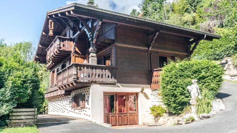 Rustic Chalet With Outdoor Terrace