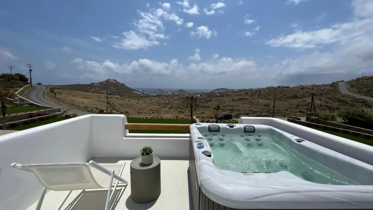 Whitewashed Luxury With Epic Views photo 4