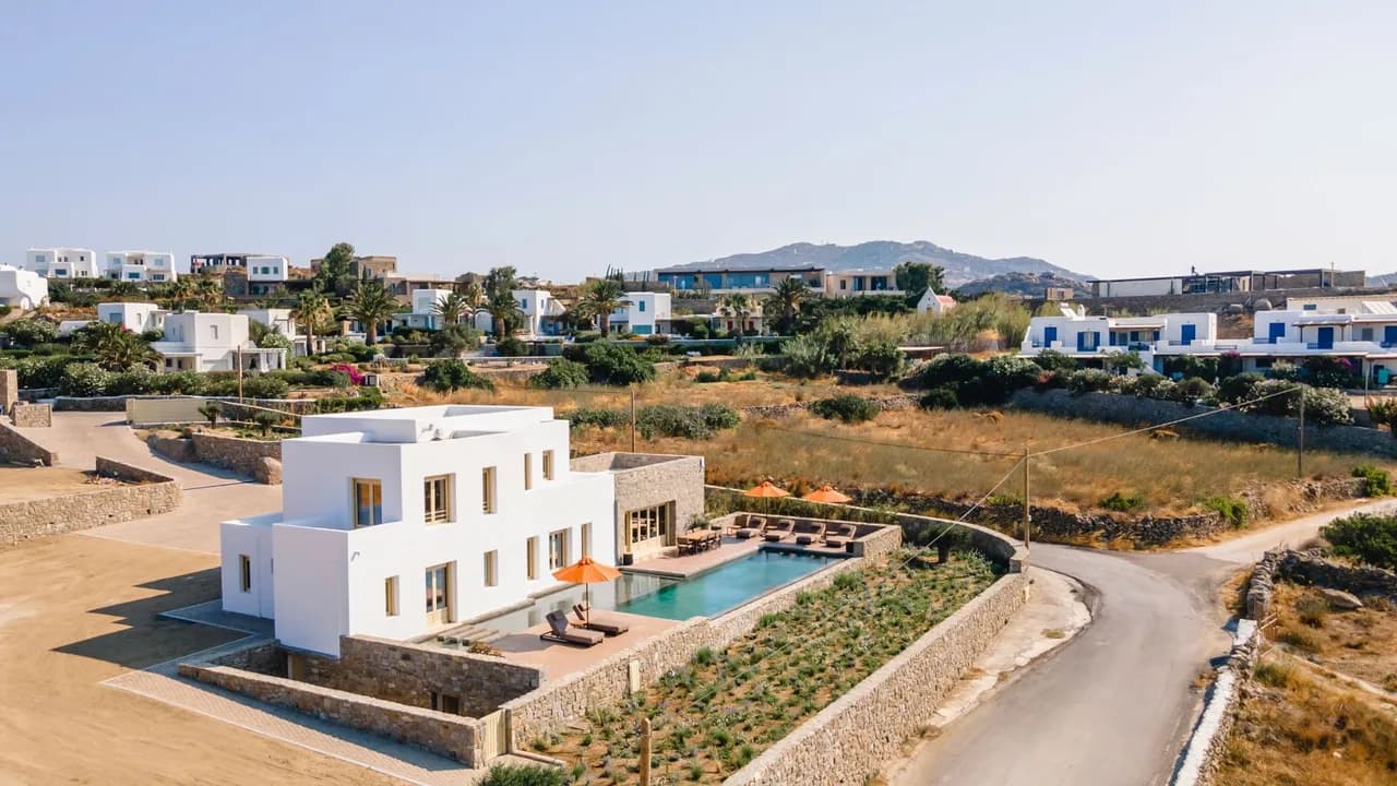 Elegant Lino Villa Near Scorpios