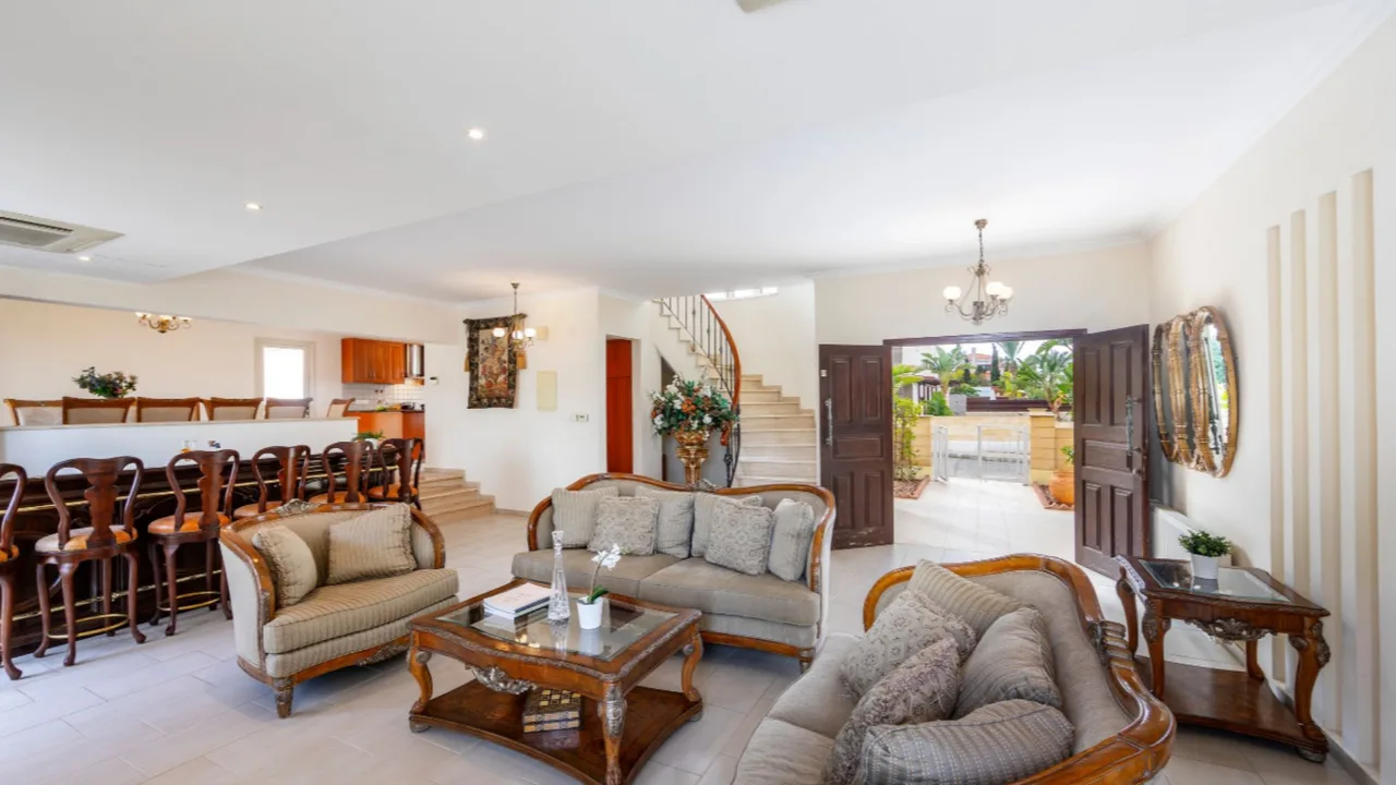 Stylish Beachside Escape With Private Pool photo 2