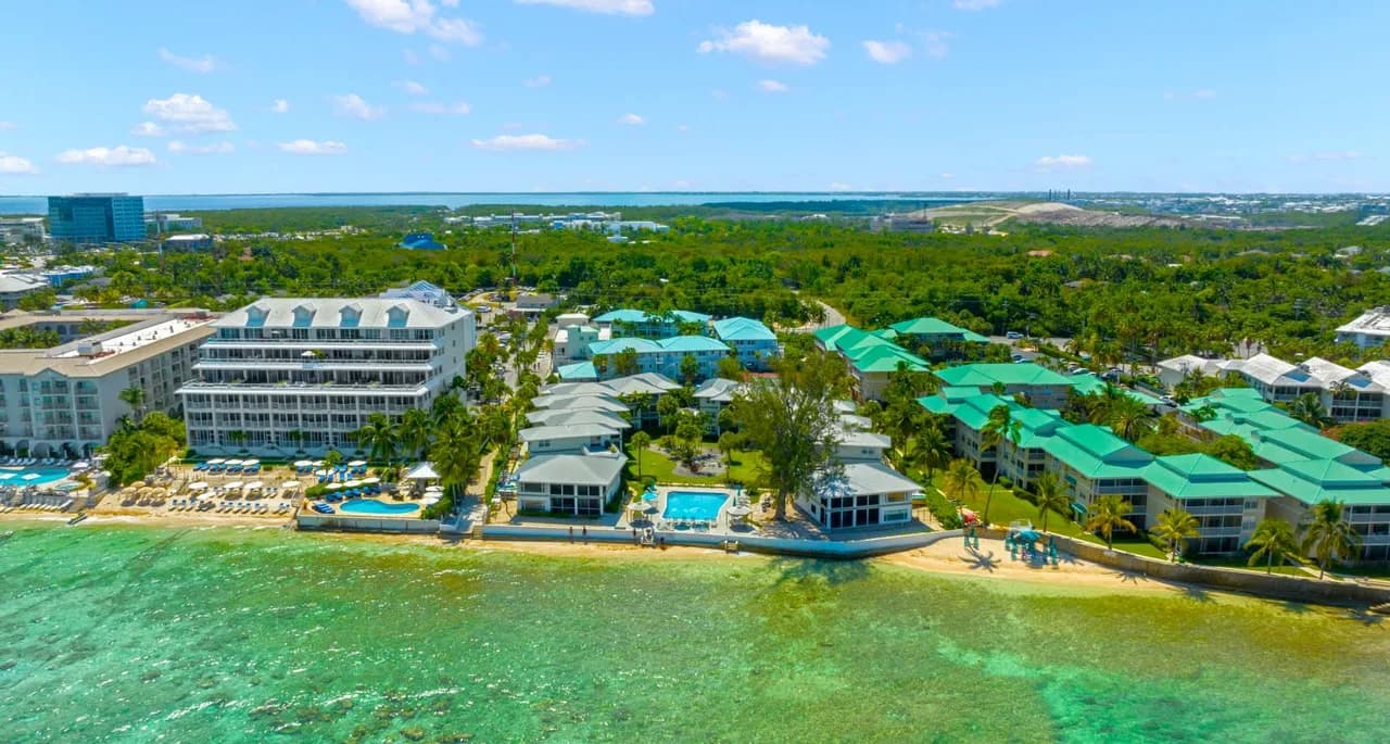 Direct Beach Access Three Bedroom Villa in Cayman photo 2