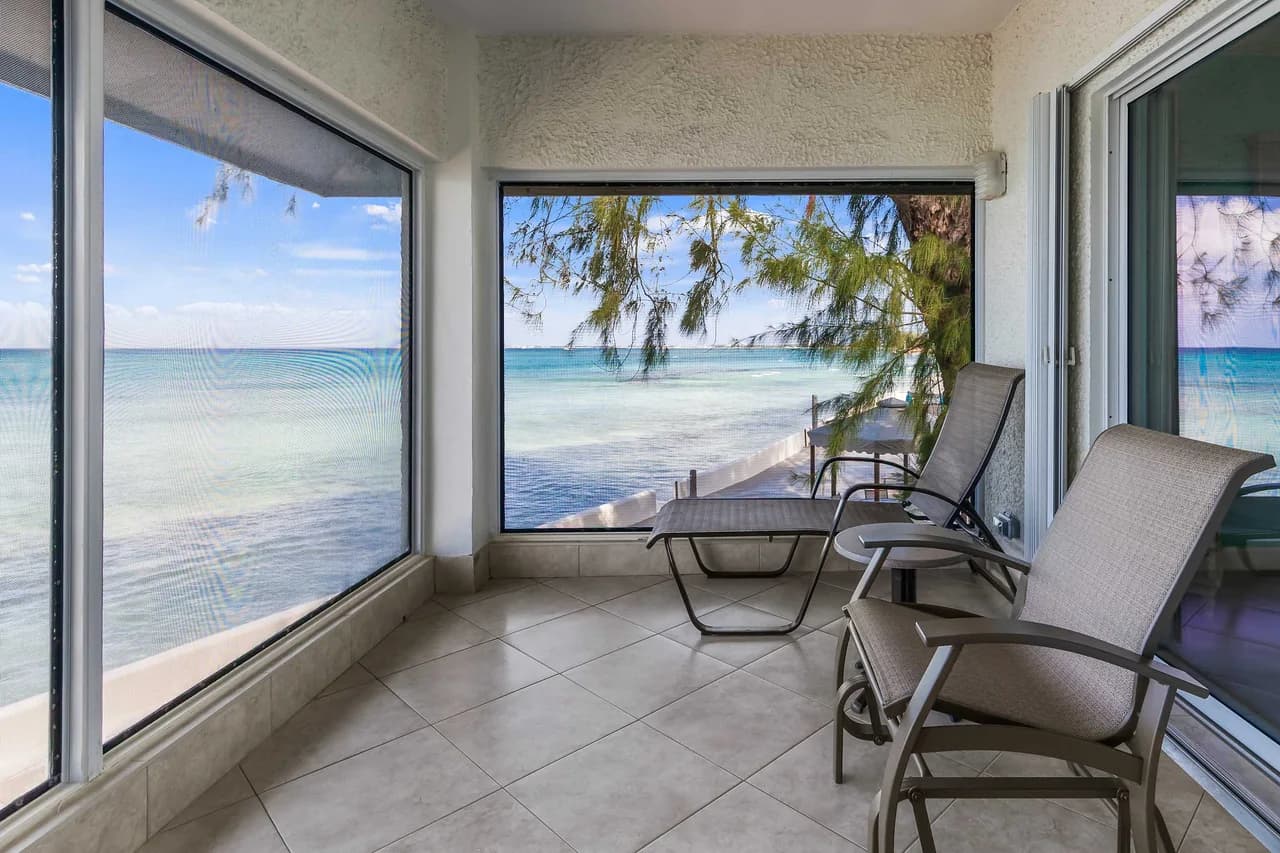 Direct Beach Access Three Bedroom Villa in Cayman photo 4