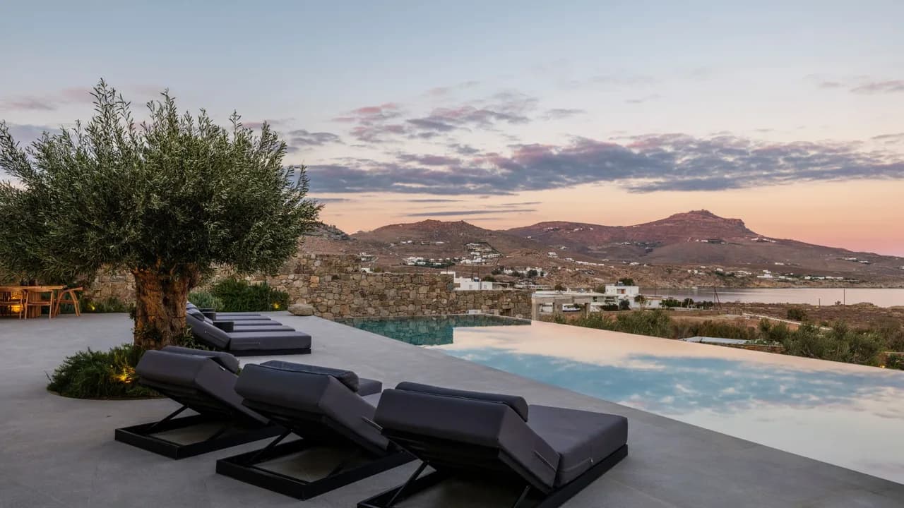 Stylish Mykonos Villa With Jacuzzi photo 4