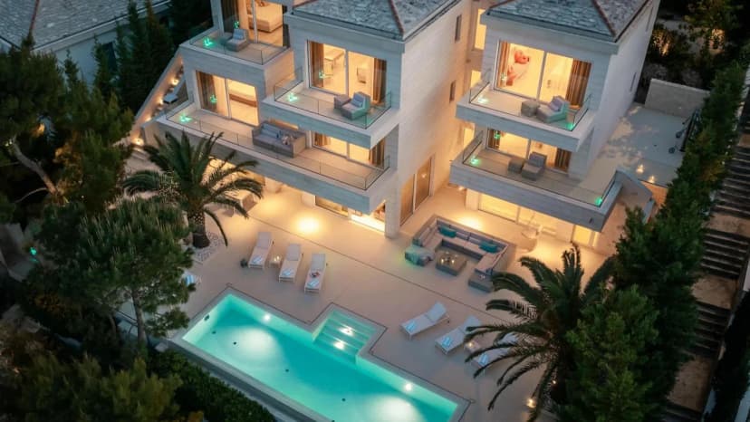 Contemporary Villa With Dock Access