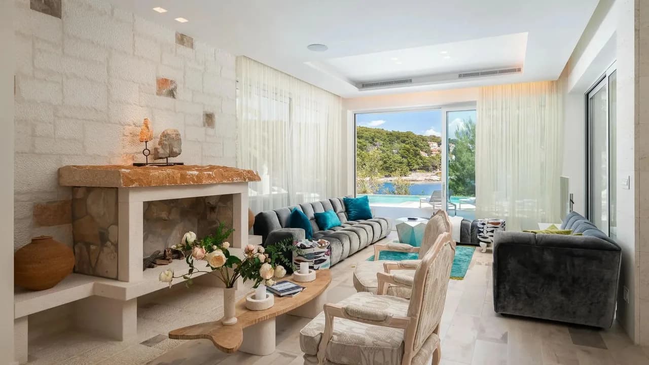 Contemporary Villa With Dock Access photo 2