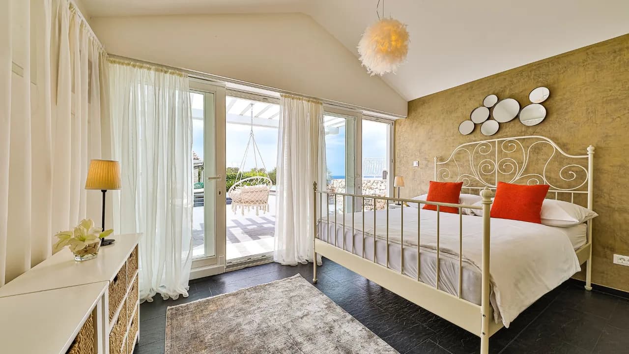 Mediterranean Hideaway With Sea Views photo 3