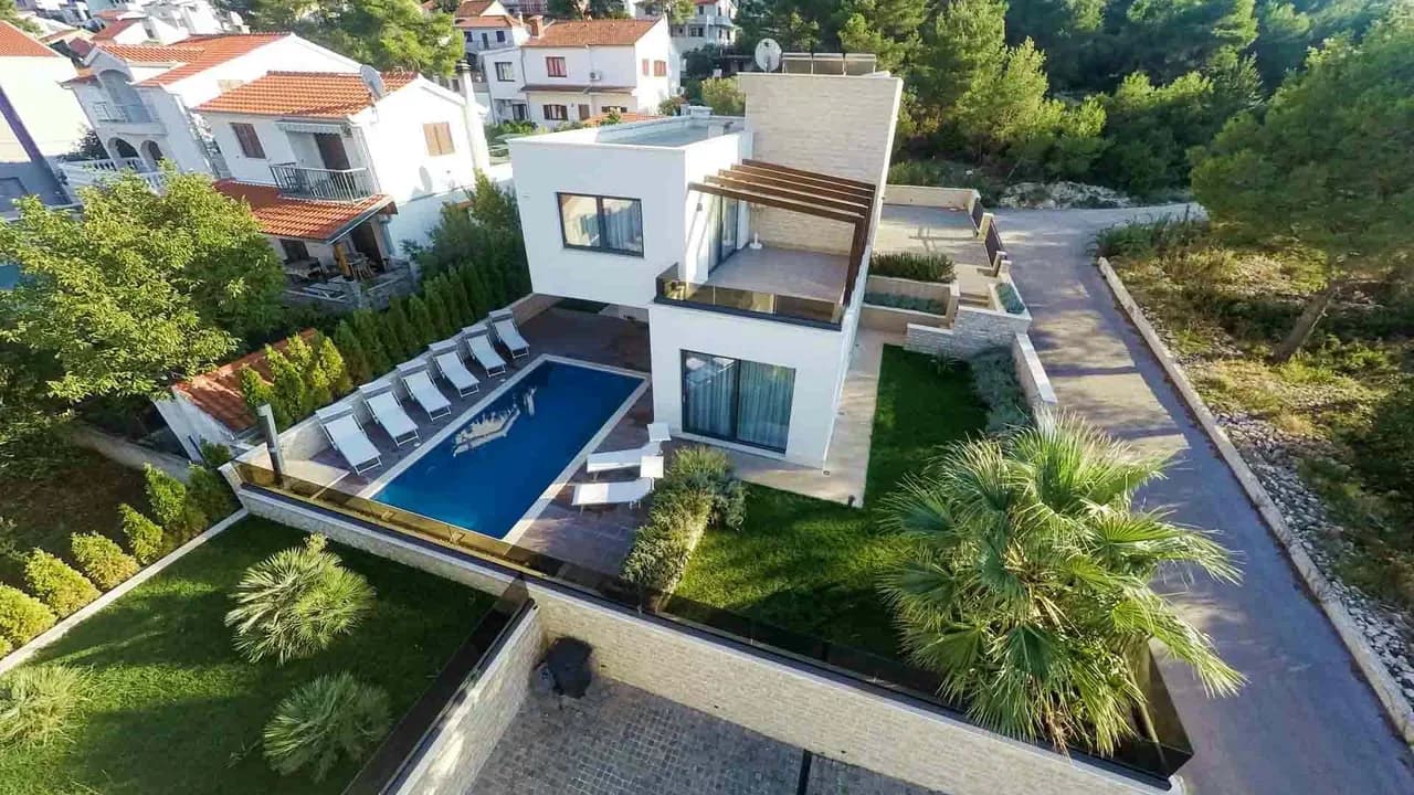 Exclusive Getaway With Mediterranean Charm photo 5