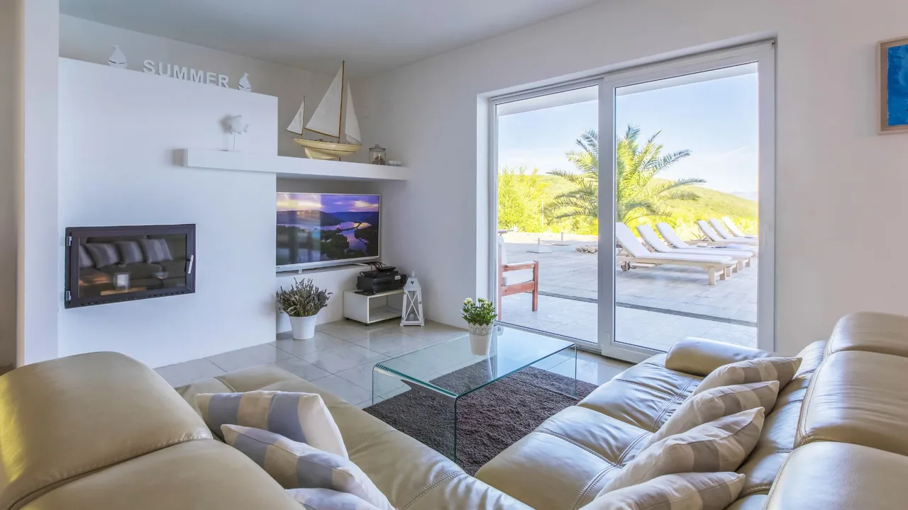 Mediterranean Style Peaceful Island Haven photo 2