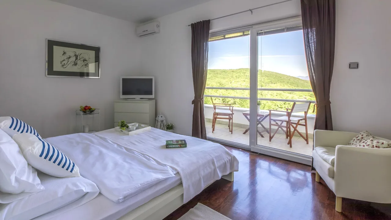 Mediterranean Style Peaceful Island Haven photo 3