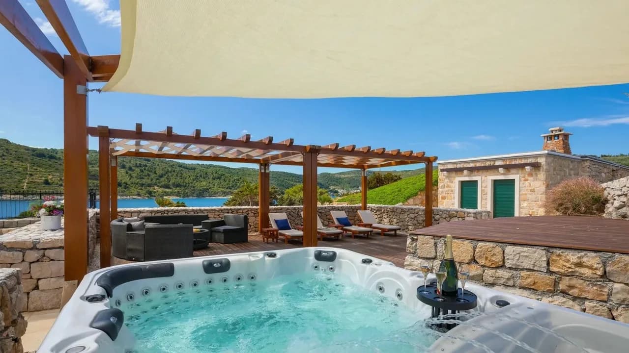 Romantic Island Lighthouse With Jacuzzi photo 4