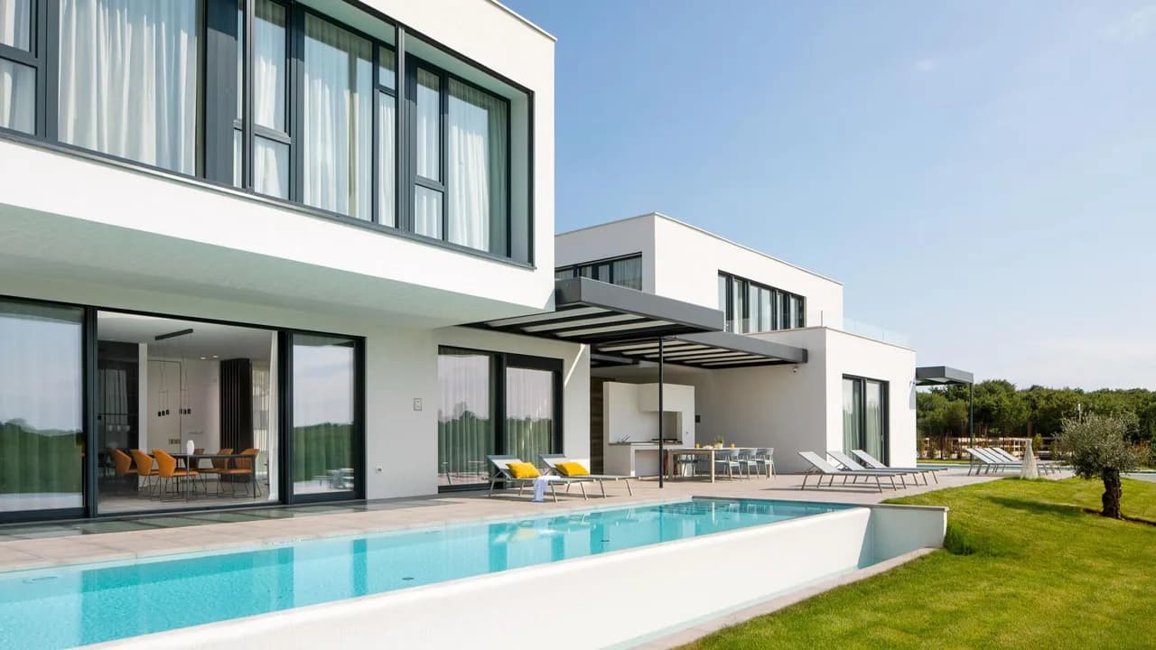 Dual-living Villa With Game Room photo 5