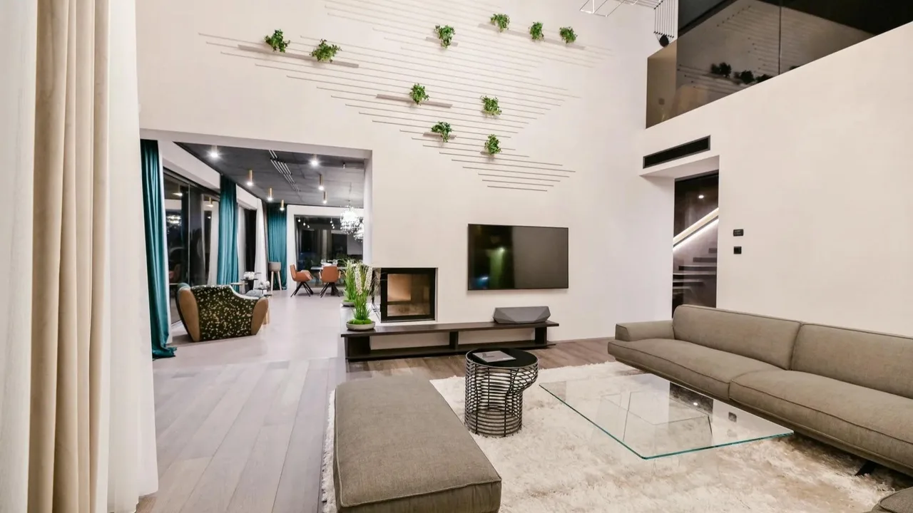 Hilltop Oasis with Designer Interiors photo 2