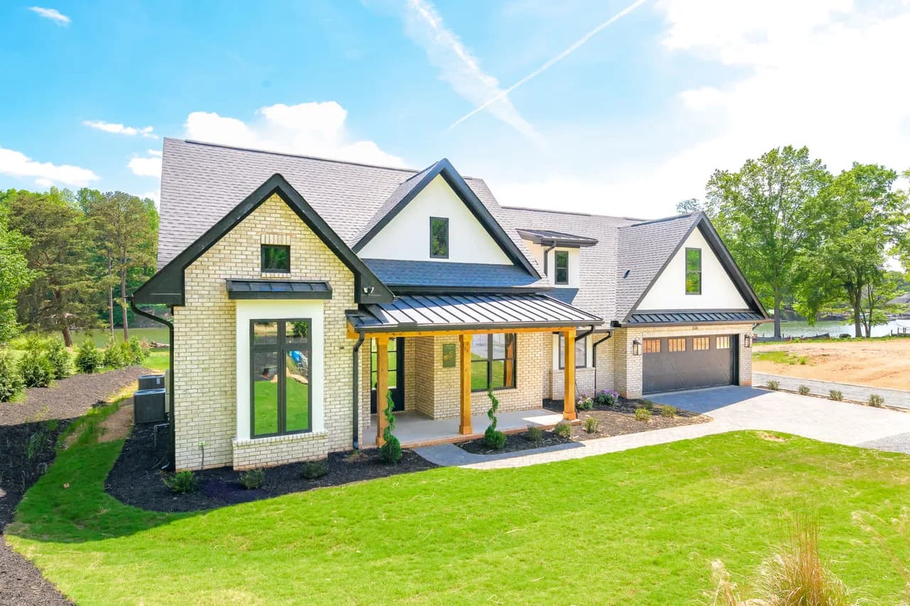 Lakefront Four Bedroom Villa in North Carolina photo 4