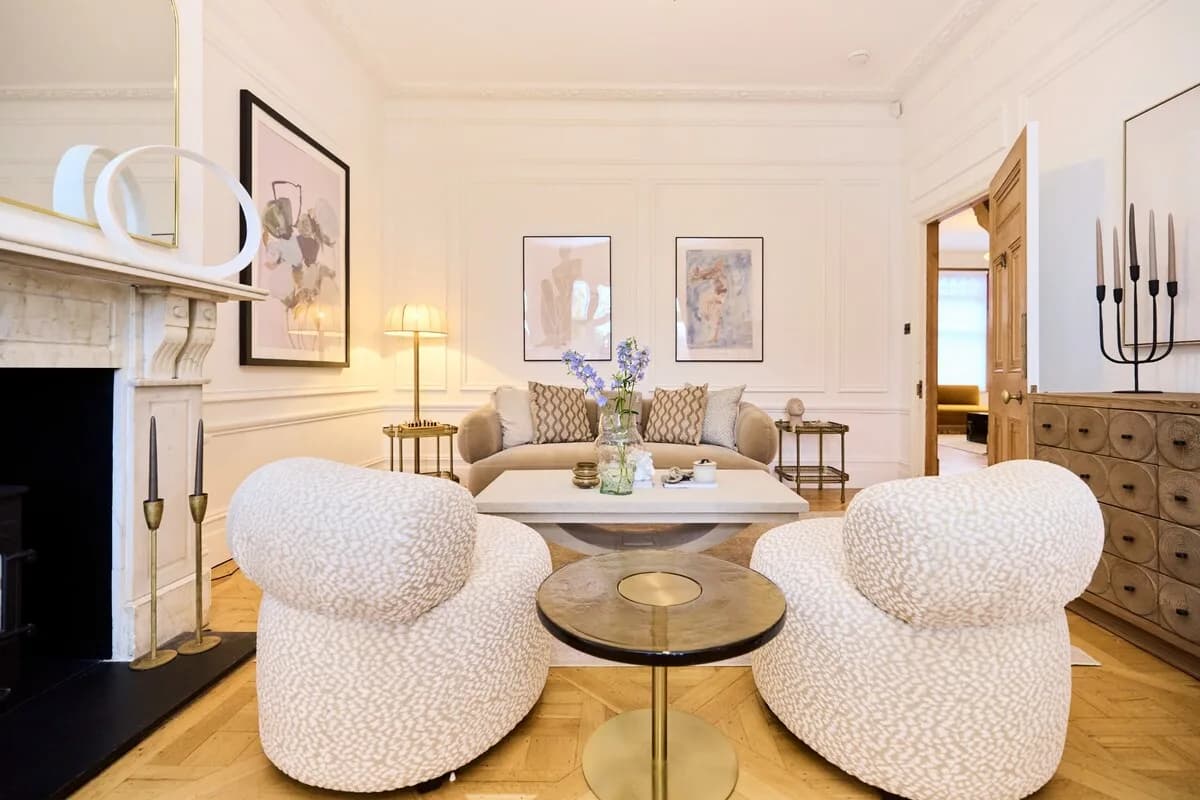 Charming Four Bedroom Villa in Battersea photo 2