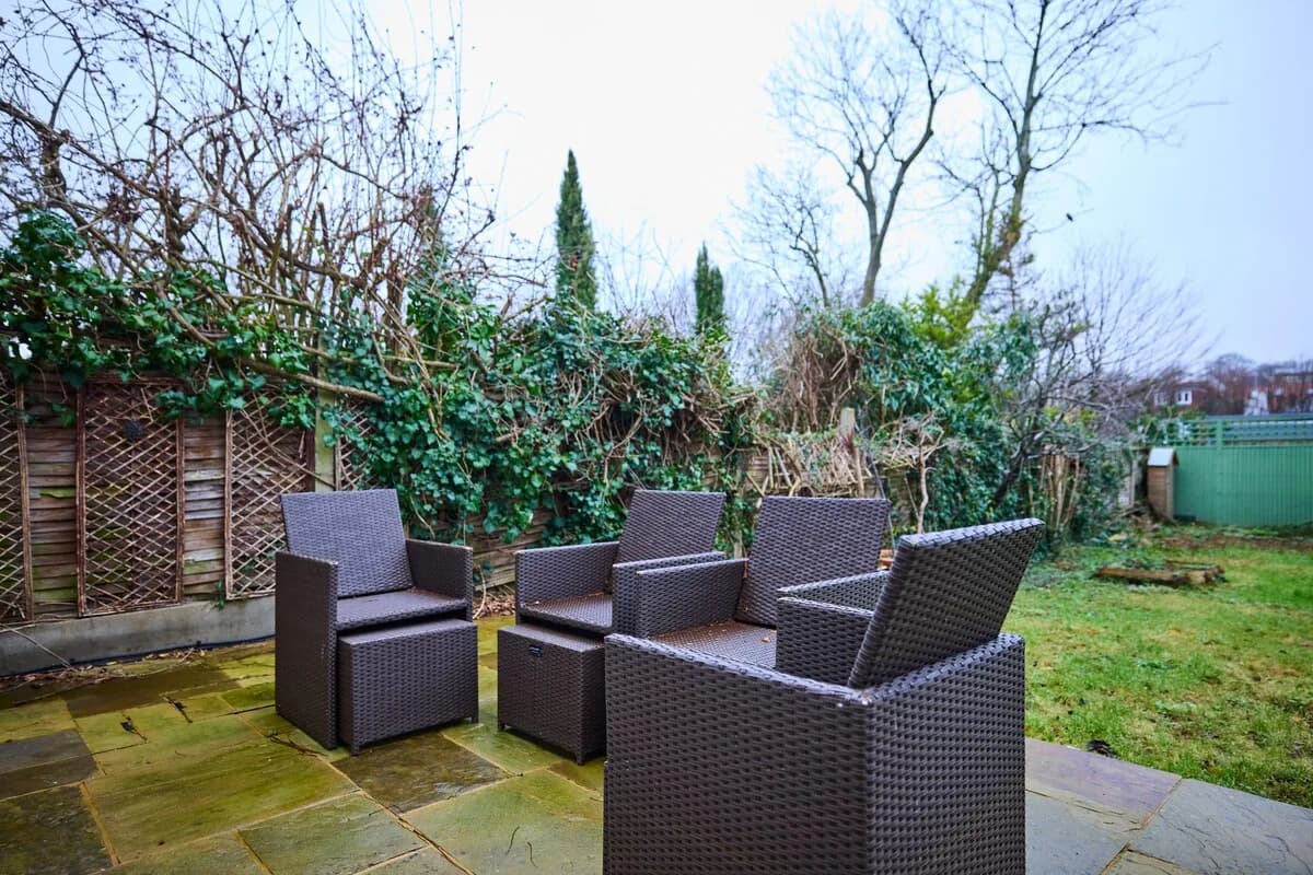 Charming Four Bedroom Villa in Battersea photo 5