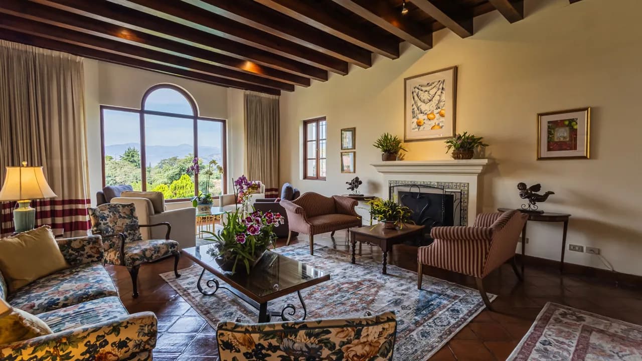 Elegant Spanish Colonial Retreat photo 2
