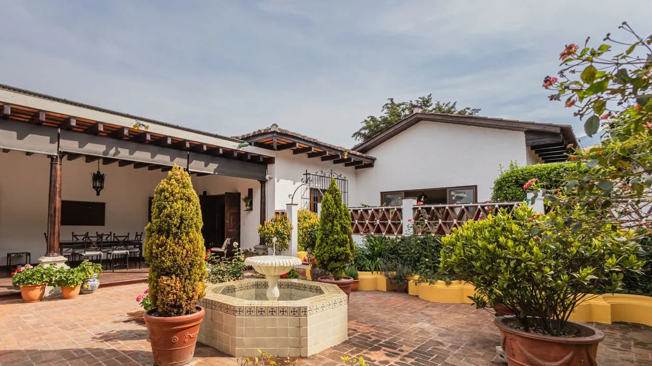 Elegant Spanish Colonial Retreat photo 5