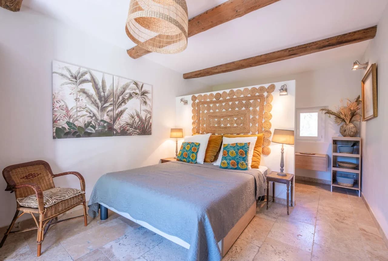 Authentic Five Bedroom Villa in Paradou photo 5