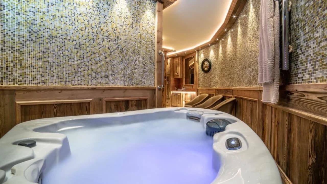 Courchevel Luxury Chalet With Jacuzzi photo 4