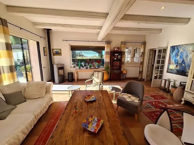 Charming Five Bedroom Villa in Robion France photo 3