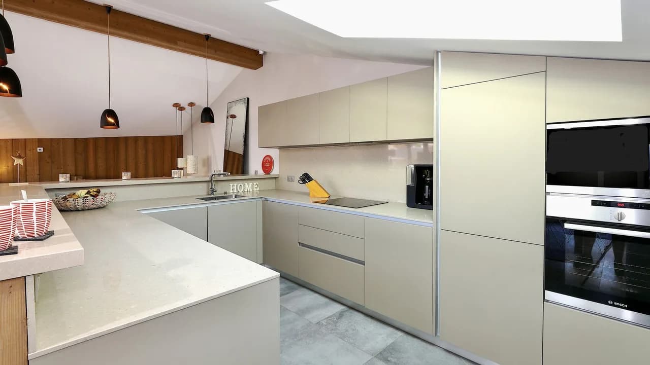 Upscale Ski Chalet in Prime Location photo 5