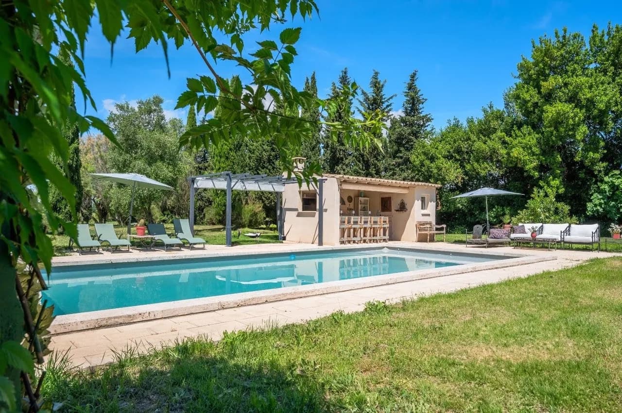 Air-Conditioned Beachfront Villa in Arles, Provence, France photo 2