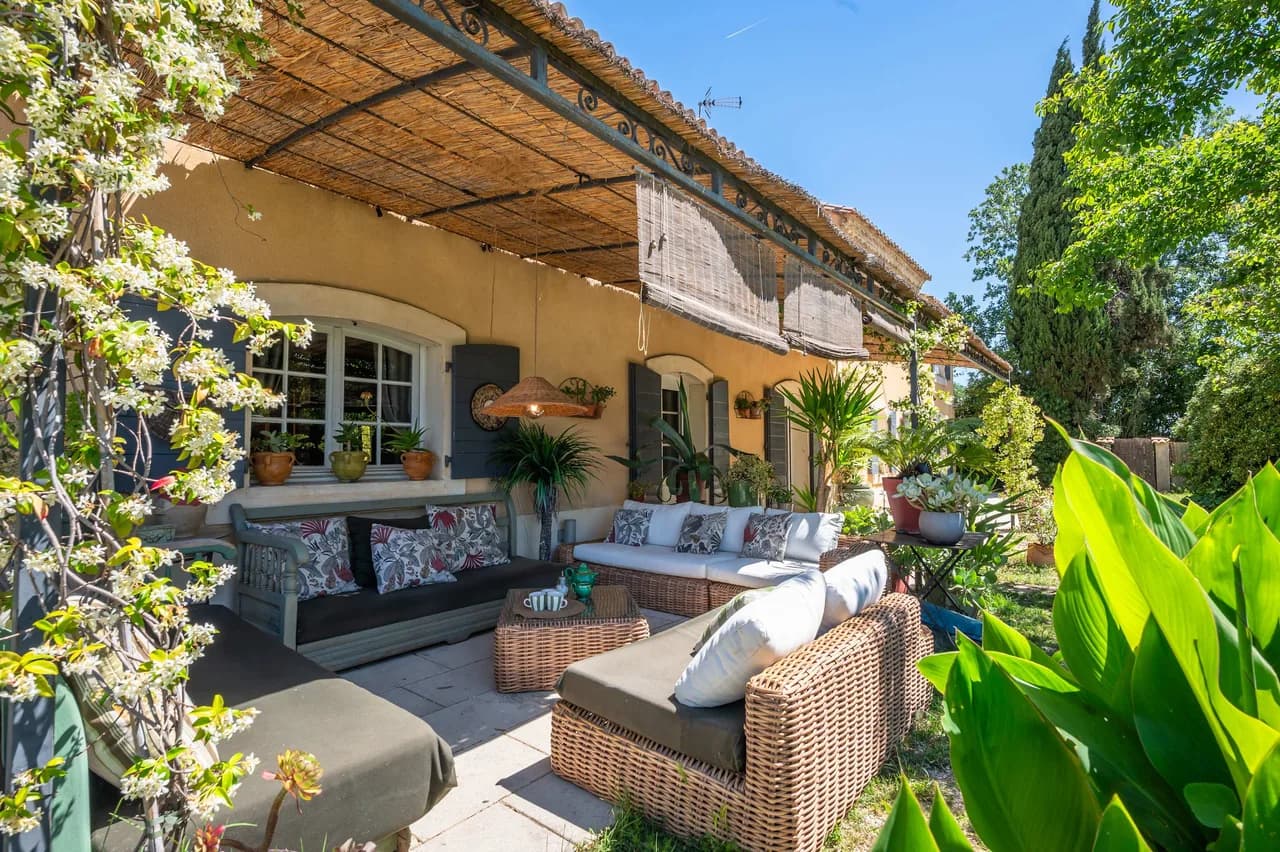 Air-Conditioned Beachfront Villa in Arles, Provence, France photo 3